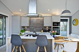 Nyland Lodge - Hot Tub - Fireplace - Free Parking & WiFi