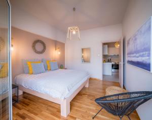 Brand new aprtm touching Acropolis