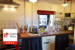 Grain Store Cottage - Robeston Wathen