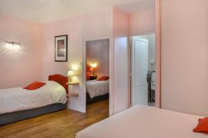 Hotels Logis Manoir De La Giraudiere : photos des chambres