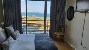 Accommodation Front - Gorgeous 4 Sleeper Beachfront Apartment