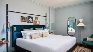 One-Bedroom King Suite with Living Area room in Hotel Indigo Venice - Sant'Elena