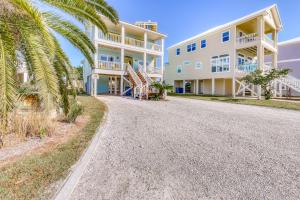 Four Bedroom House room in Tide Pride
