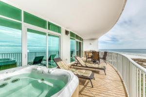 Three Bedroom Apartment room in Turquoise C407