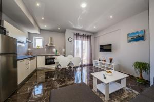 Apartment ANDRIANA with outdoor pool