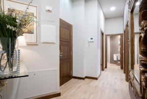 DE LA GUARDIA SUITE 2