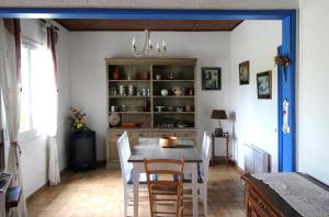 Three-Bedroom House room in Maison 6 personnes à 300m de la plage du Mauret