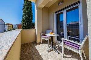 Apartment ANDRIANA with outdoor pool