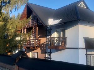 Готель RIVER HILL