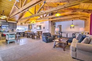 McCall Retreat with Hot Tub - half Mi to Downtown! - McCall