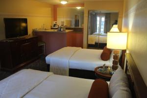 Triple Room room in Shalimar Hotel of Las Vegas