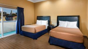 Queen Room with Two Queen Beds - Non-Smoking room in Hollywood Inn Express South
