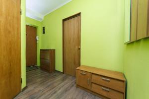 1 комнатная квартира м Васильковская газ и низкий этаж