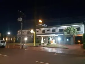 Sleep Hotel Assis - 乌穆阿拉马