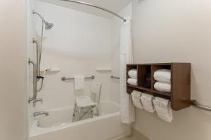King Room - Disability Access room in Holiday Inn Express Scottsburg an IHG Hotel