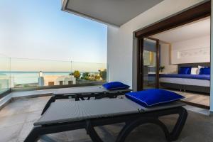 Deluxe Three-Bedroom Villa with Private Pool and Sea View