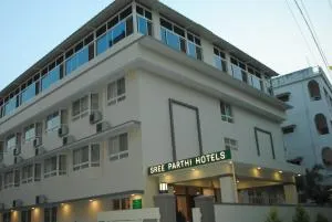 Sreeparthi Hotel - Nāgasamudram