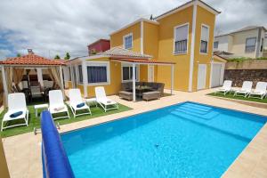 Amazing 5-bedroom villa in Costa Adeje