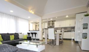 Amazing 5-bedroom villa in Costa Adeje