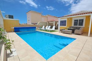 Amazing 5-bedroom villa in Costa Adeje