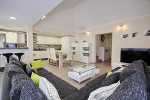 Amazing 5-bedroom villa in Costa Adeje