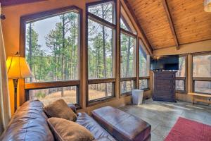 Central Ruidoso Mountain Home, Steps to Downtown