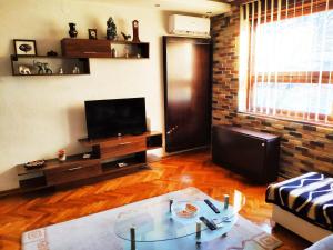 V2 with Love - Vintage Modern and Spacious