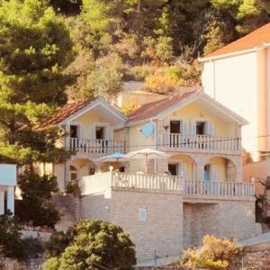 HVAR BEACH VILLA