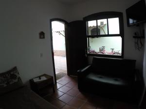 EDÍCULA 3 CÔMODOS-Enseada