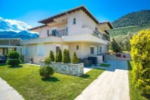 Escape Studios - Chrisi Ammoudia