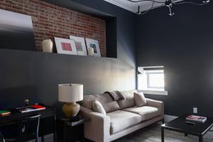 Apartment room in Revived LF Square 1BR with Rooftop by Zencity