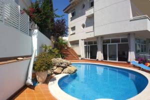 Chalet SPECTACULAR BEACH FRONT VILLA Canet de Mar Spagna