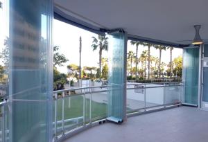 APARTAMENTO CON ESPECTACULAR TERRAZA FRENTE AL MAR