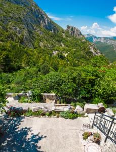 Stonehouse Korlat with open-air jacuzzi