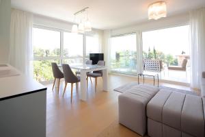 New apartment with swimming pool near the beach 