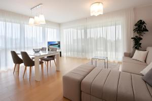 New apartment with swimming pool near the beach