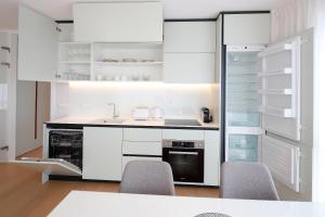 New apartment with swimming pool near the beach