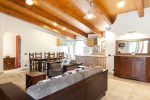 LA CESA Holiday House