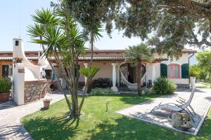 LA CESA Holiday House