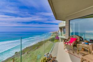 Two-Bedroom Apartment room in San Diego Oceanfront Rentals