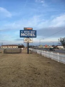 Moon Mist Motel - Meade