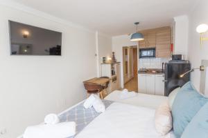 New studio in Stella Maris with stunning Sea Views