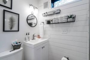 Stunning CargoHome Near Waco, Magnolia and Baylor