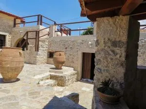 Stone Mansion of 1890 - Éxo Apídhion