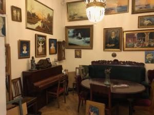 Gutsa Artists Mini-Hotel