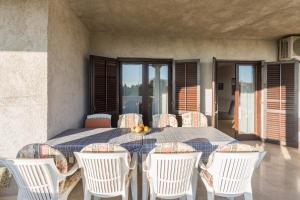 Apartment Paola for max 7 Pax with 3 bedrooms large garden and spacious balconies overlooking the sea