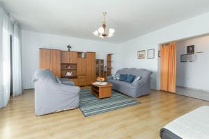 Apartment Paola for max 7 Pax with 3 bedrooms large garden and spacious balconies overlooking the sea