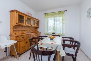 Apartment Paola for max 7 Pax with 3 bedrooms large garden and spacious balconies overlooking the sea