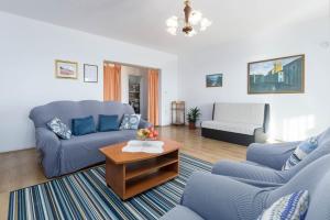 Apartment Paola for max 7 Pax with 3 bedrooms large garden and spacious balconies overlooking the sea