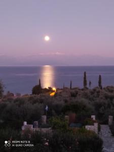 Villa Panorama Michalis Haikos two minutes walk to the beach Peroulia
